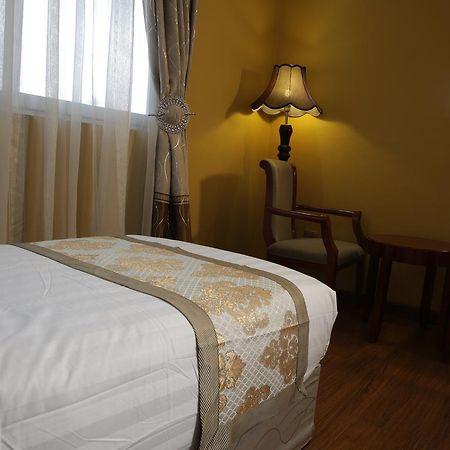 Blue Nest Hotel Addis Abeba Esterno foto