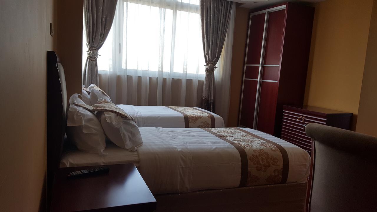 Blue Nest Hotel Addis Abeba Esterno foto