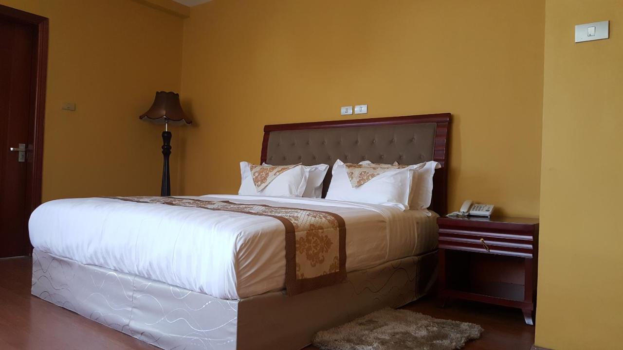 Blue Nest Hotel Addis Abeba Esterno foto