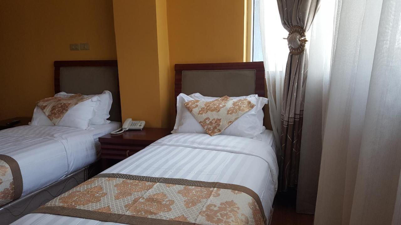 Blue Nest Hotel Addis Abeba Esterno foto