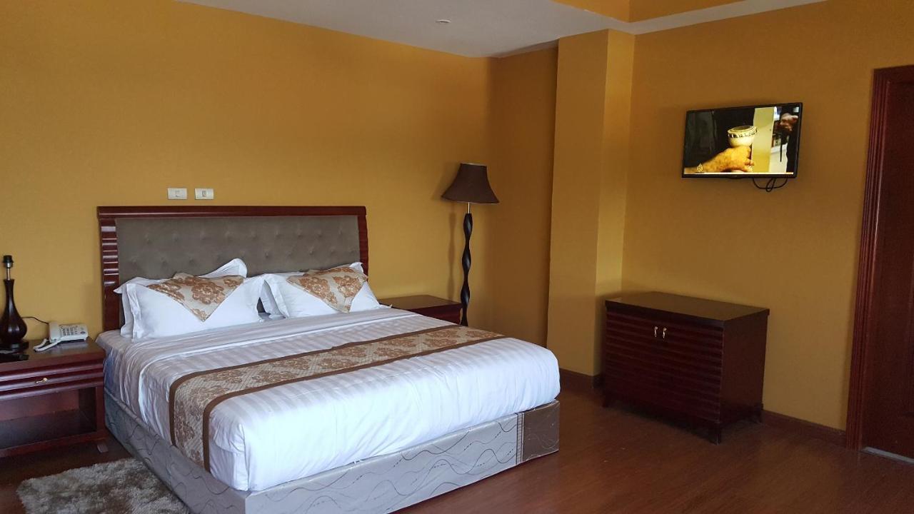 Blue Nest Hotel Addis Abeba Esterno foto