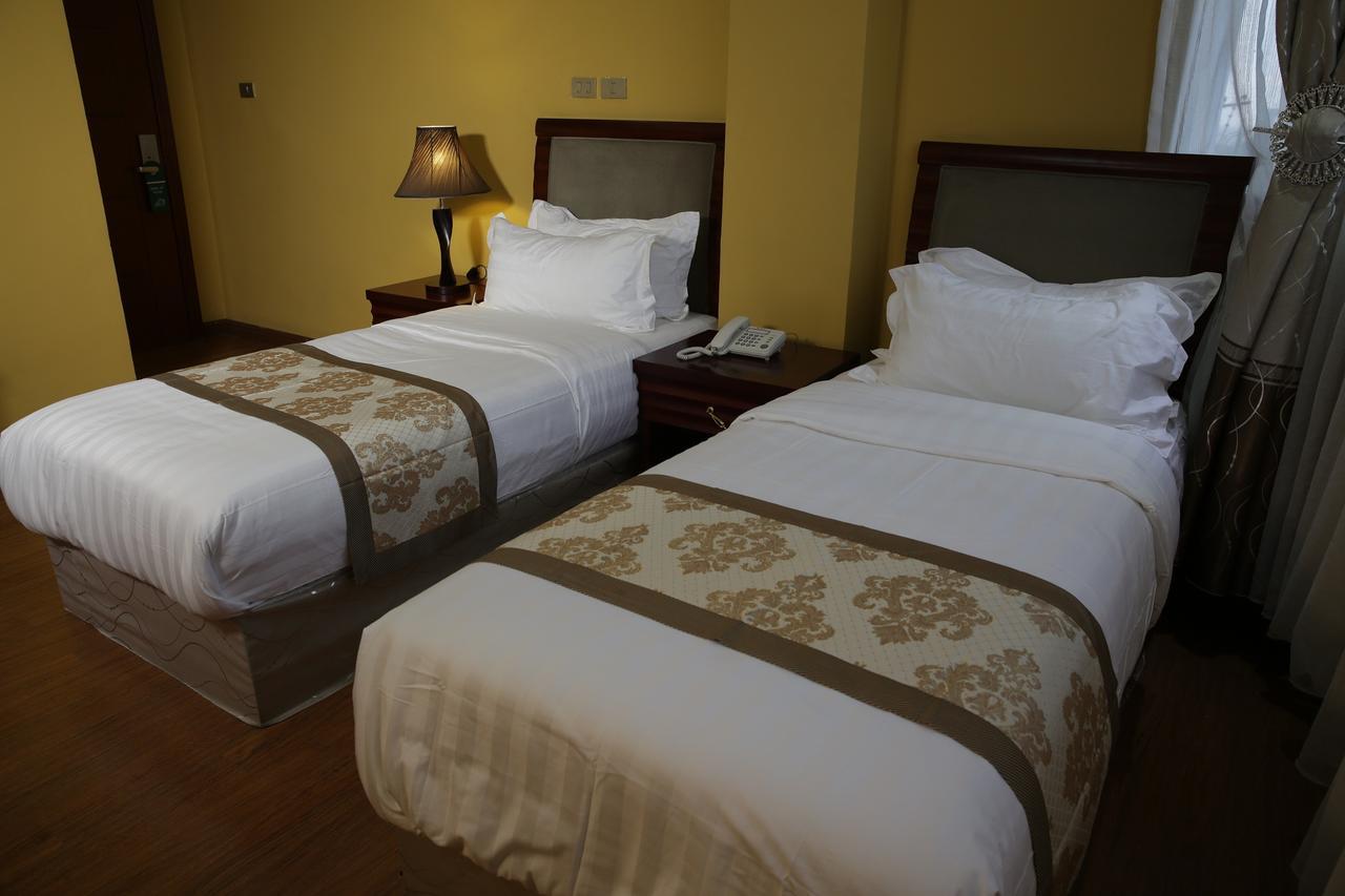 Blue Nest Hotel Addis Abeba Esterno foto