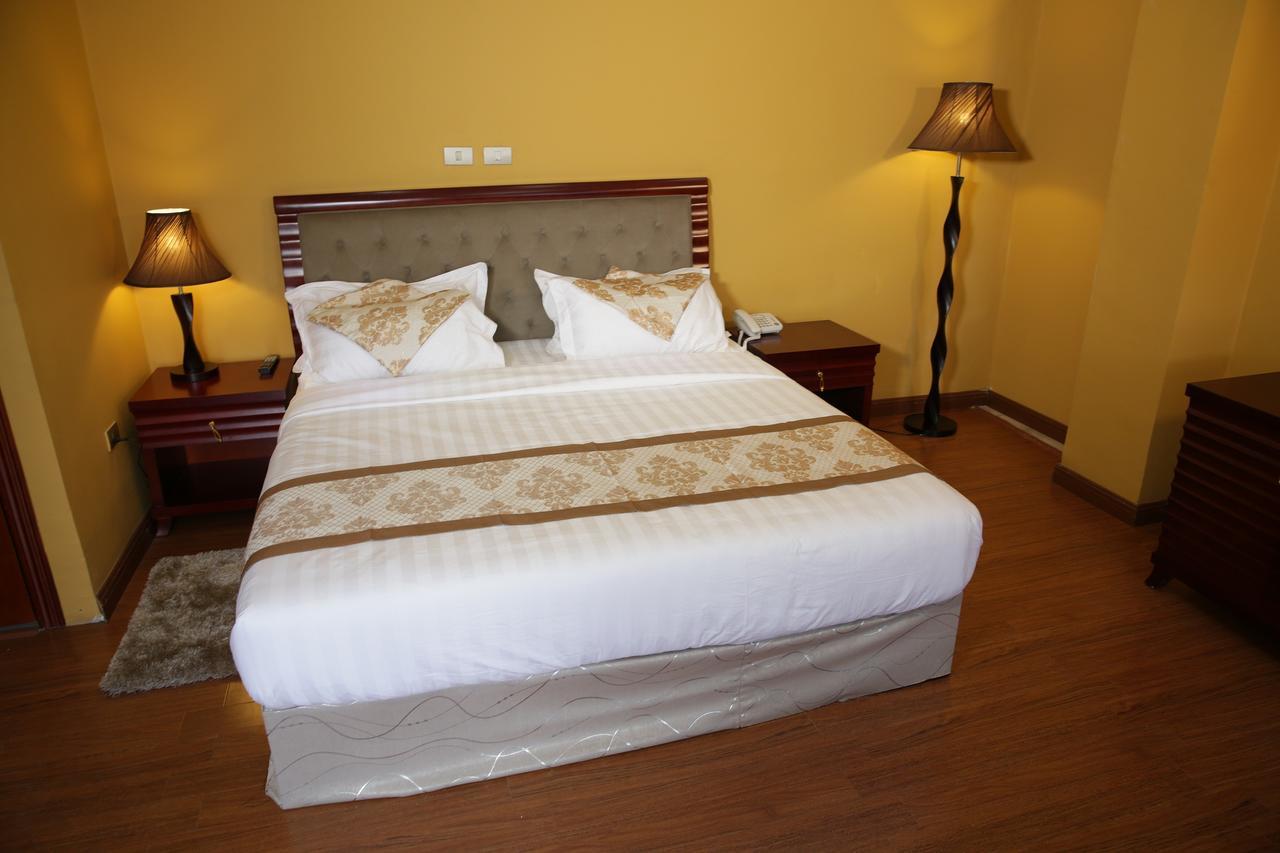 Blue Nest Hotel Addis Abeba Esterno foto