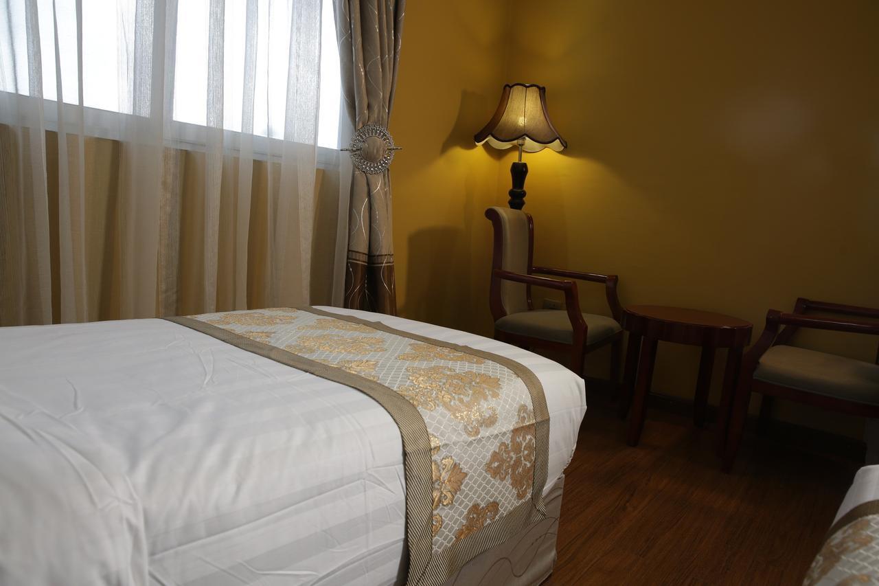 Blue Nest Hotel Addis Abeba Esterno foto