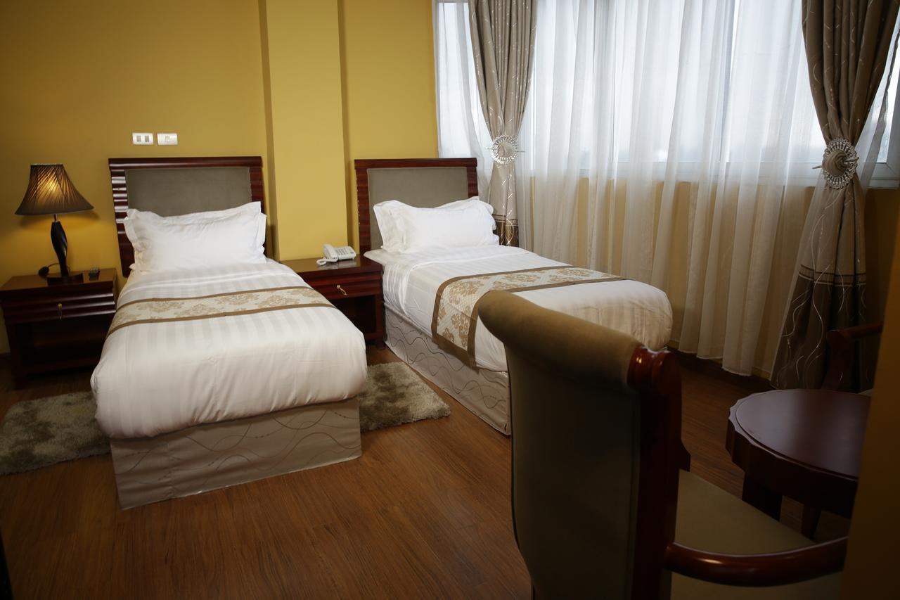 Blue Nest Hotel Addis Abeba Esterno foto