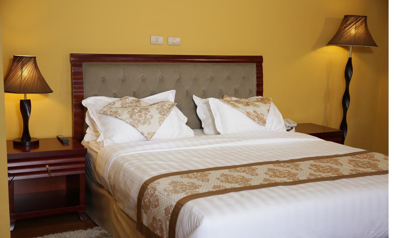 Blue Nest Hotel Addis Abeba Esterno foto