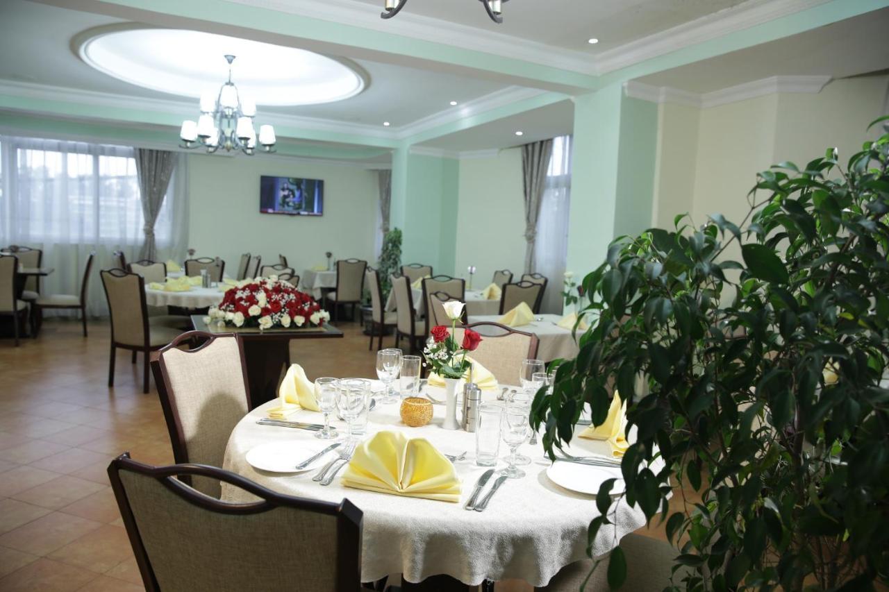 Blue Nest Hotel Addis Abeba Esterno foto