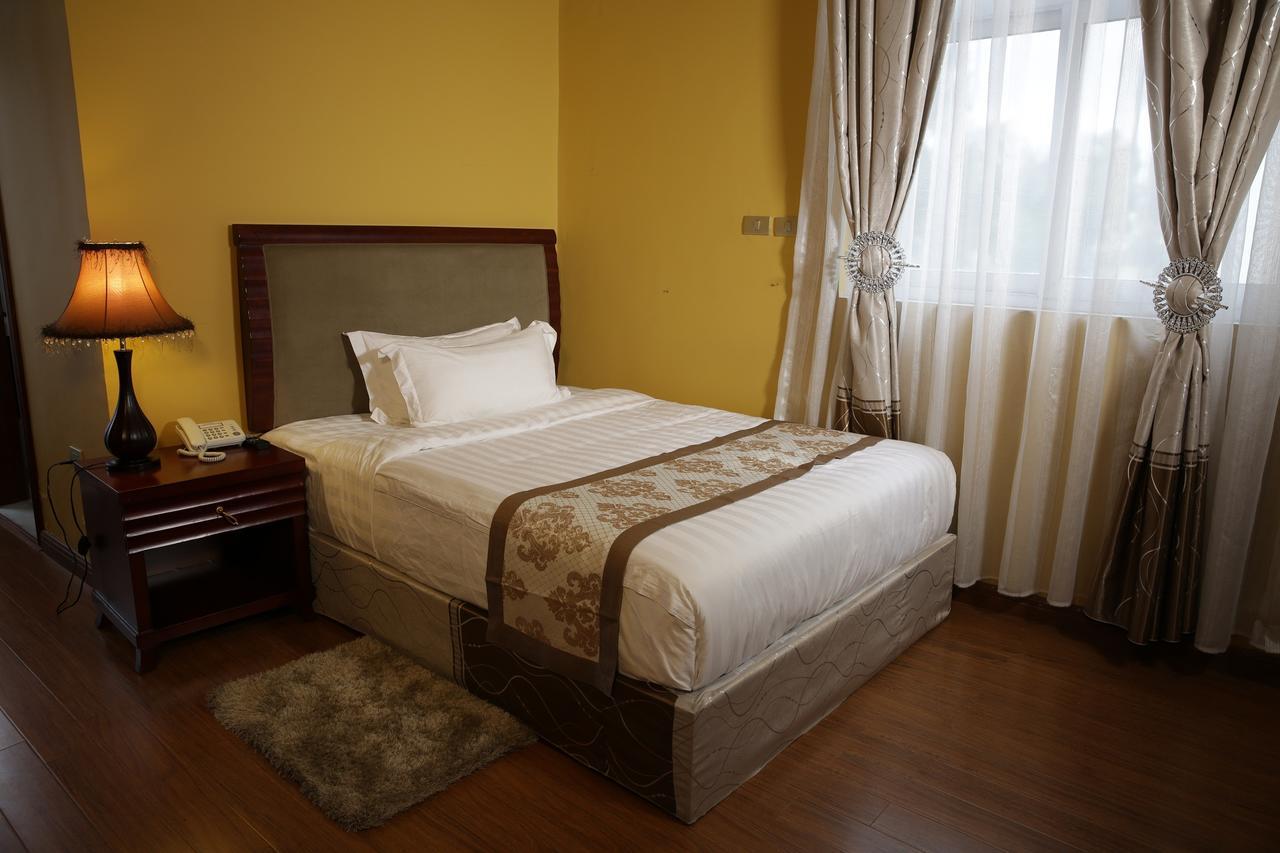 Blue Nest Hotel Addis Abeba Esterno foto